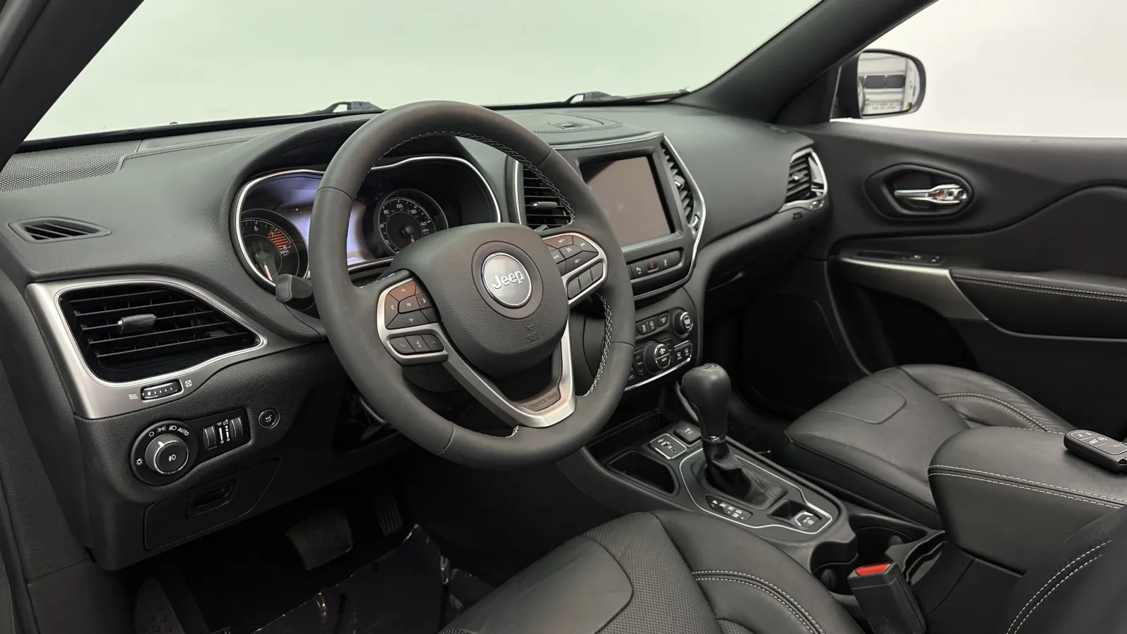 Jeep Cherokee photo 10