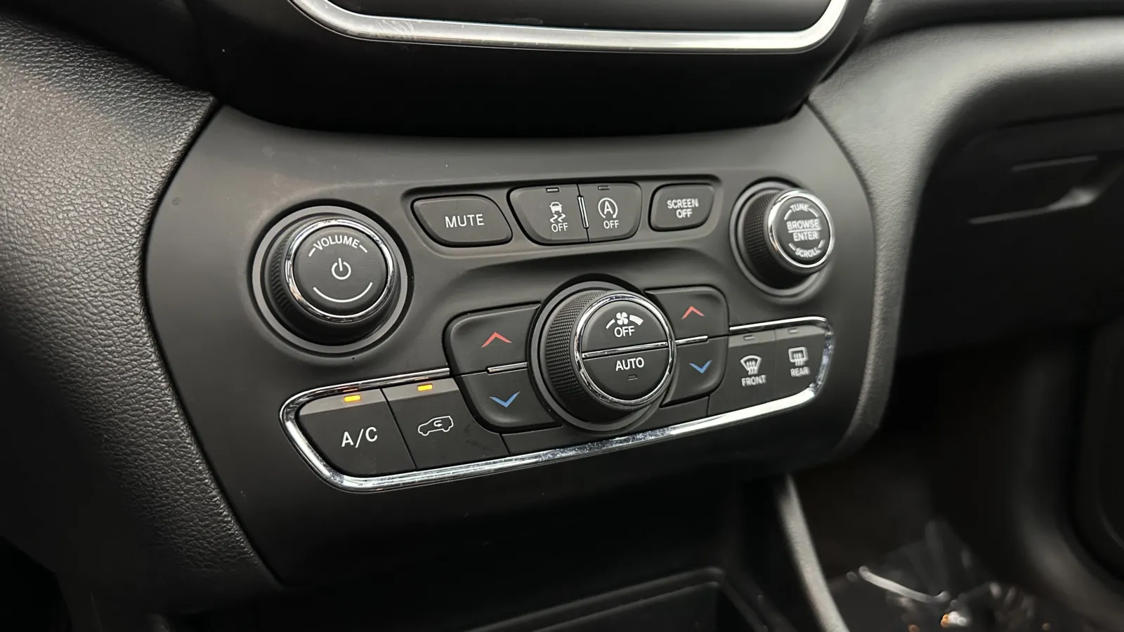 Jeep Cherokee photo 19