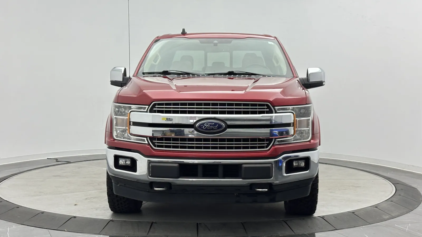 Ford F-150 photo 2