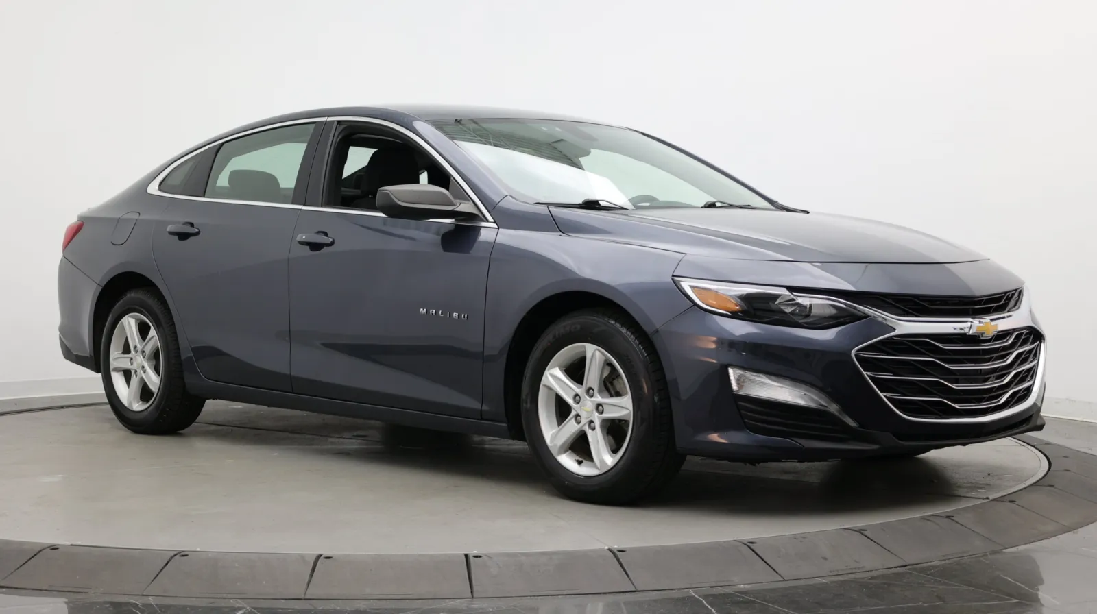 Chevrolet Malibu photo 3