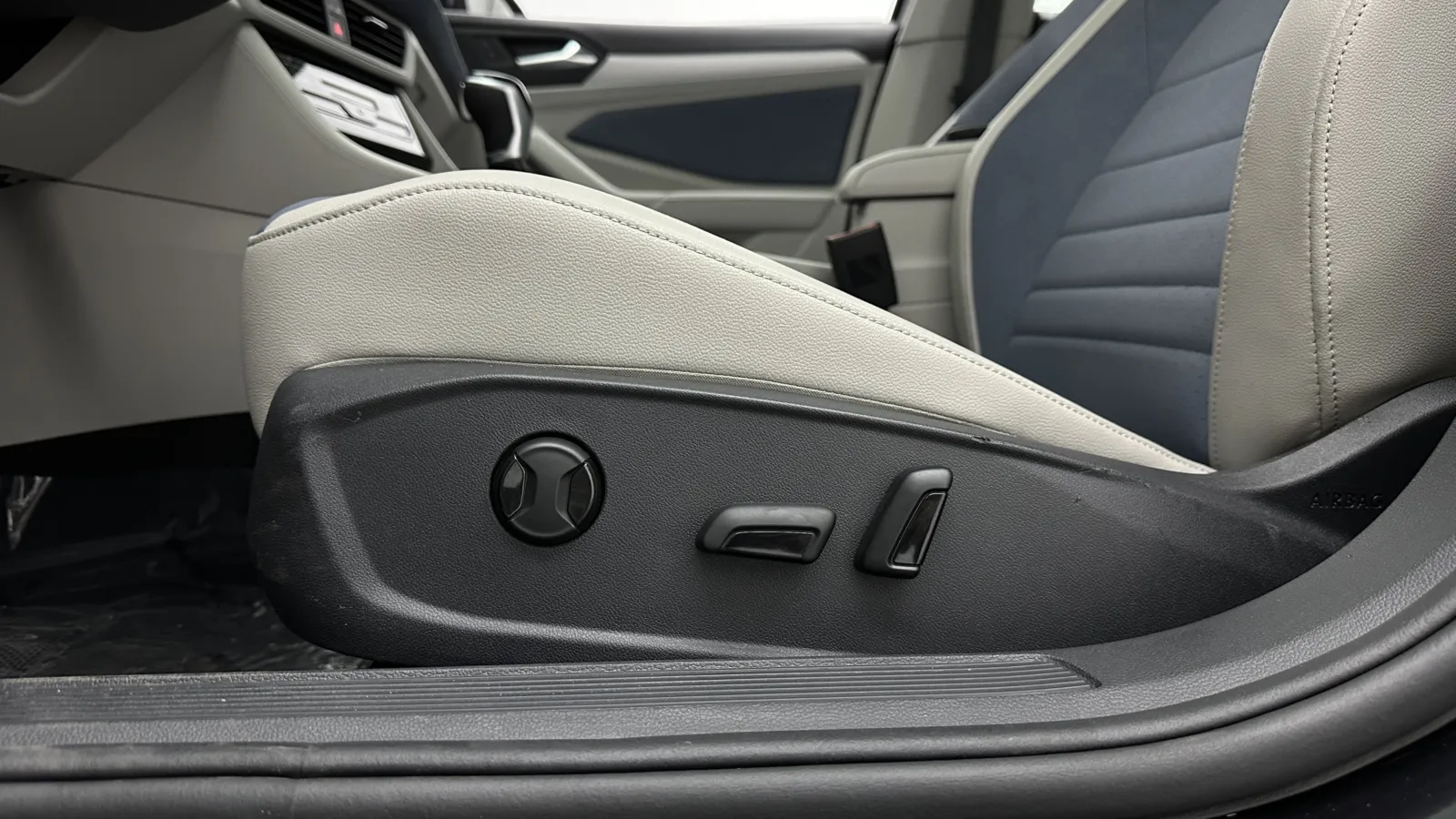 Volkswagen Jetta photo 16