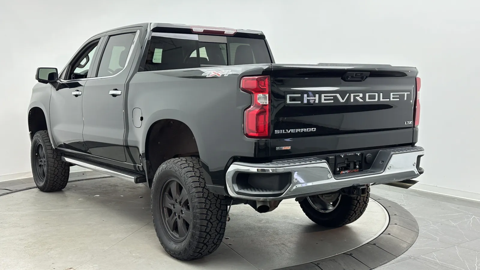 Chevrolet Silverado photo 8