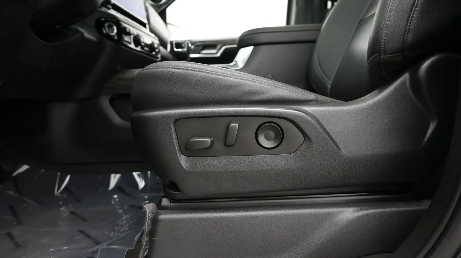 Chevrolet Silverado photo 16