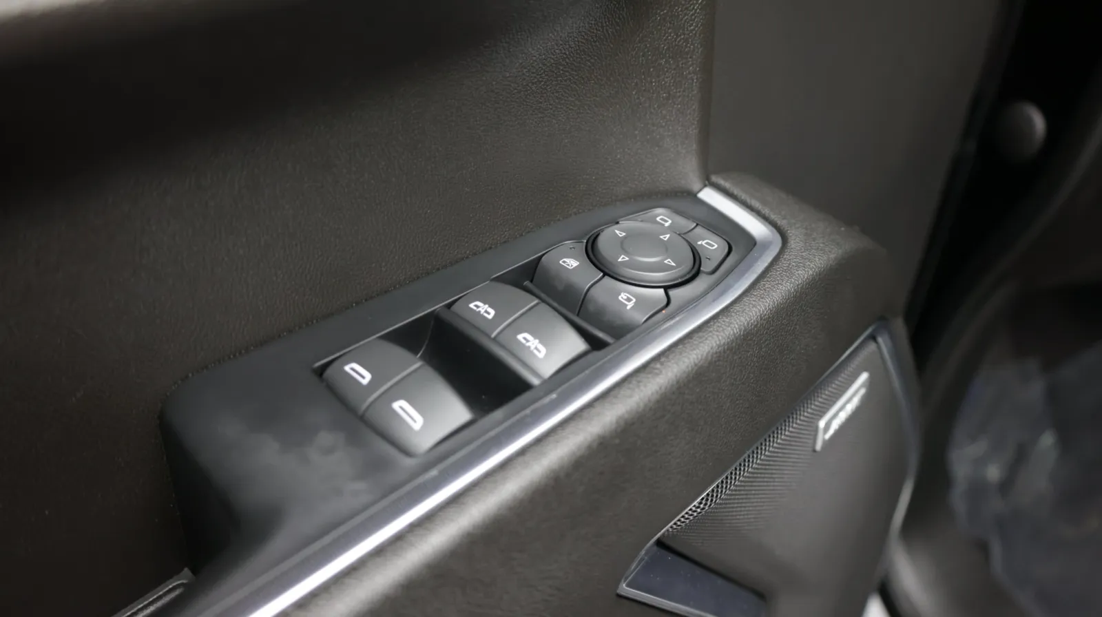 Chevrolet Silverado photo 14