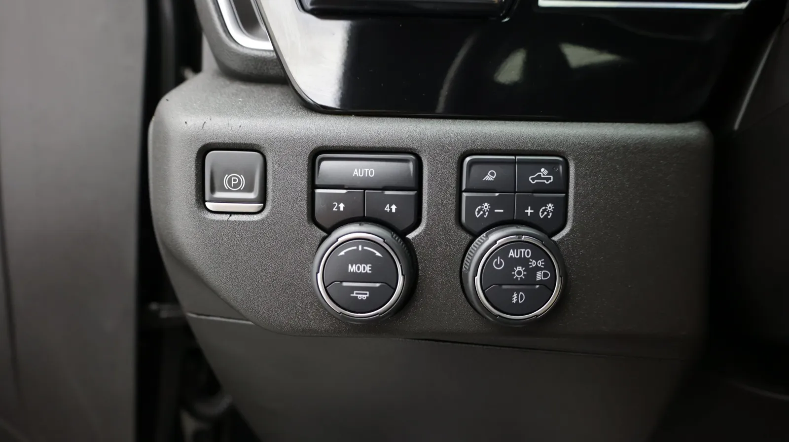 Chevrolet Silverado photo 19