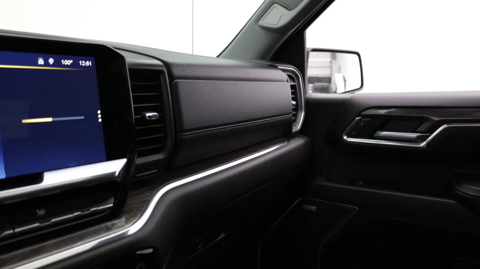 Chevrolet Silverado photo 29