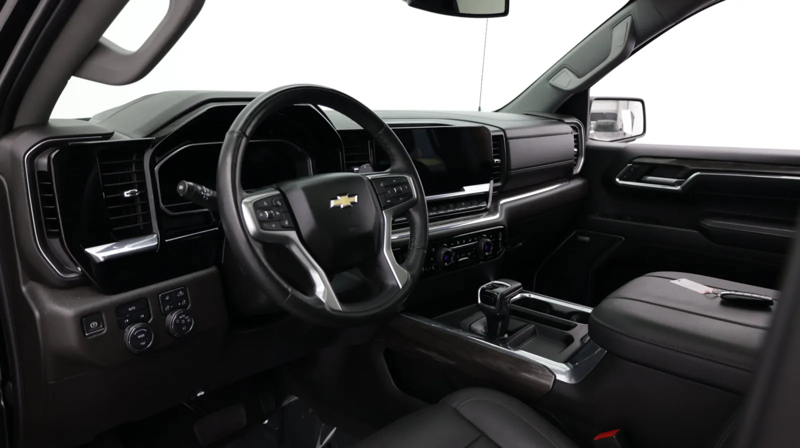 Chevrolet Silverado photo 13