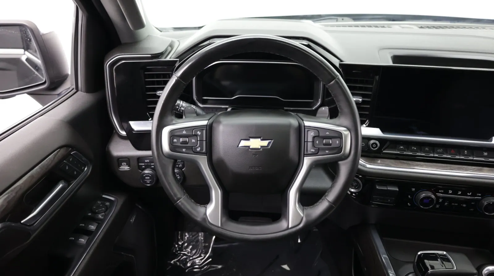 Chevrolet Silverado photo 33