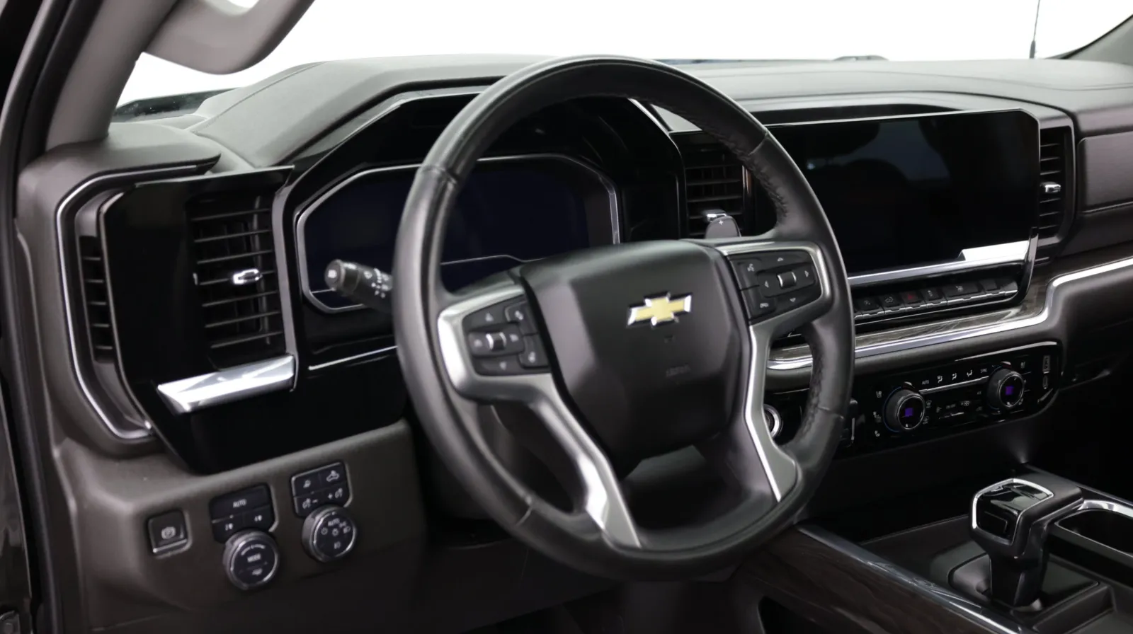 Chevrolet Silverado photo 11