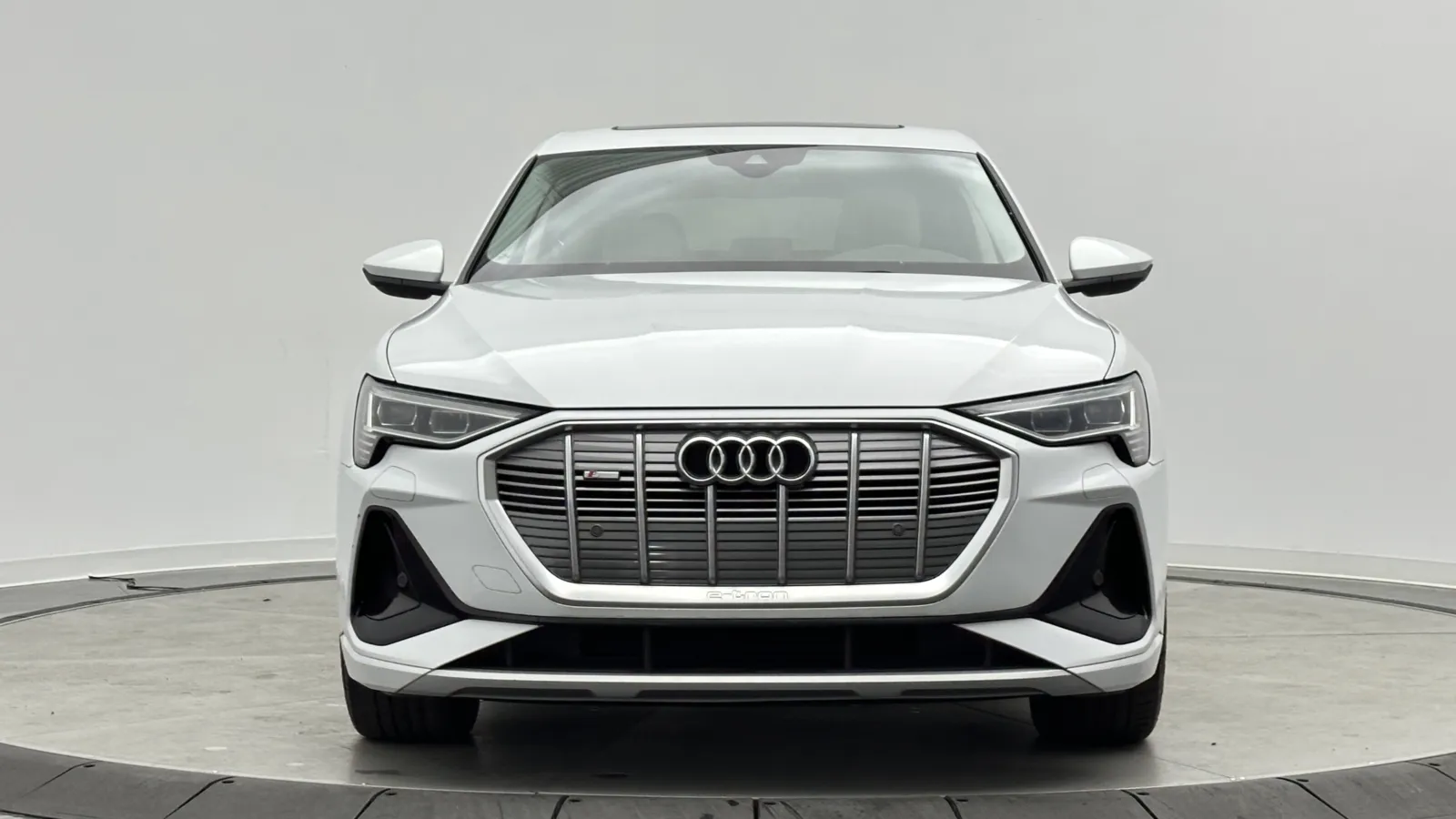 Audi e-tron Sportback photo 2