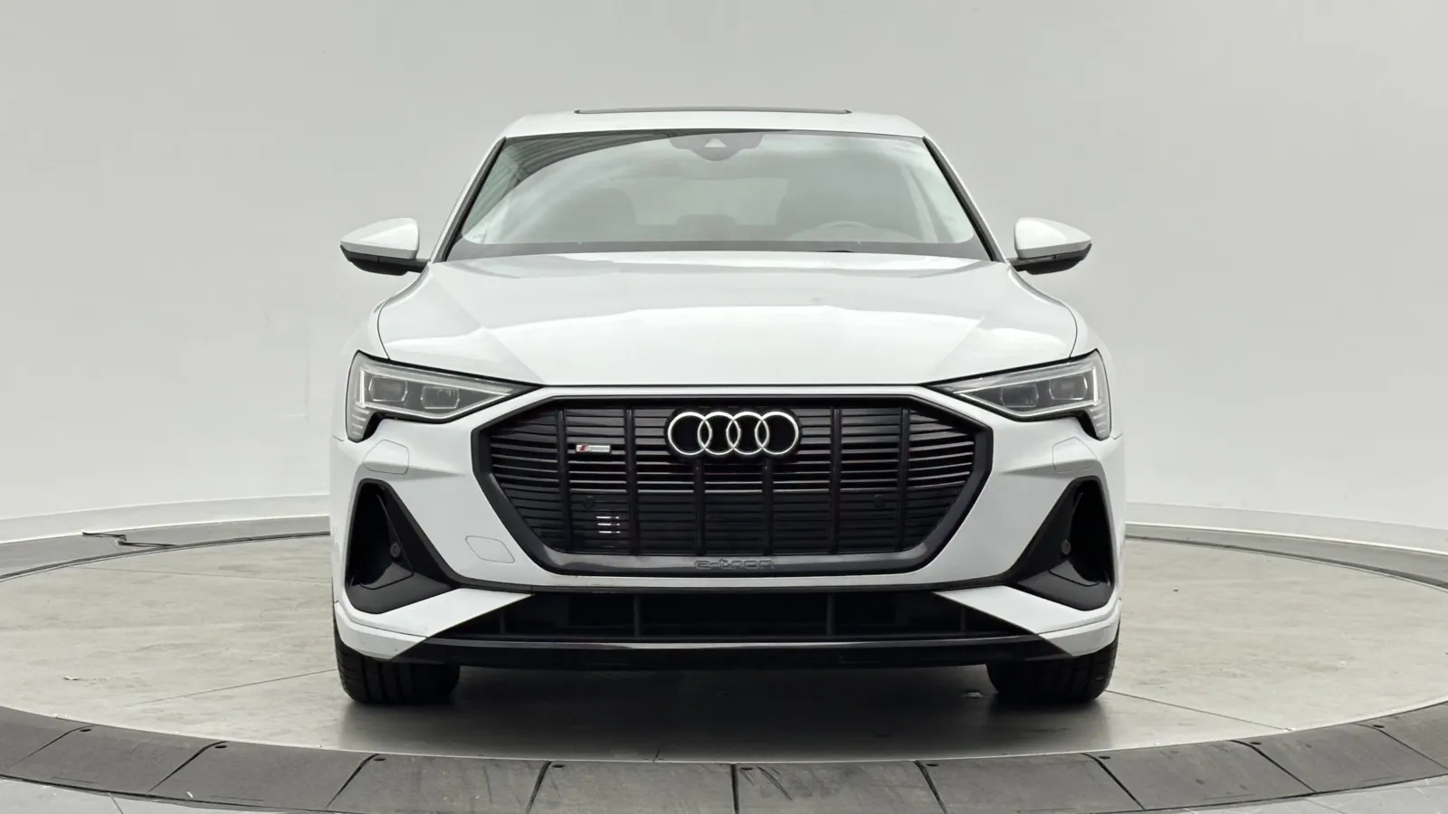 Audi e-tron Sportback photo 2