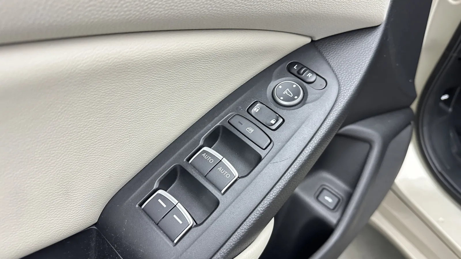 Honda Accord photo 9