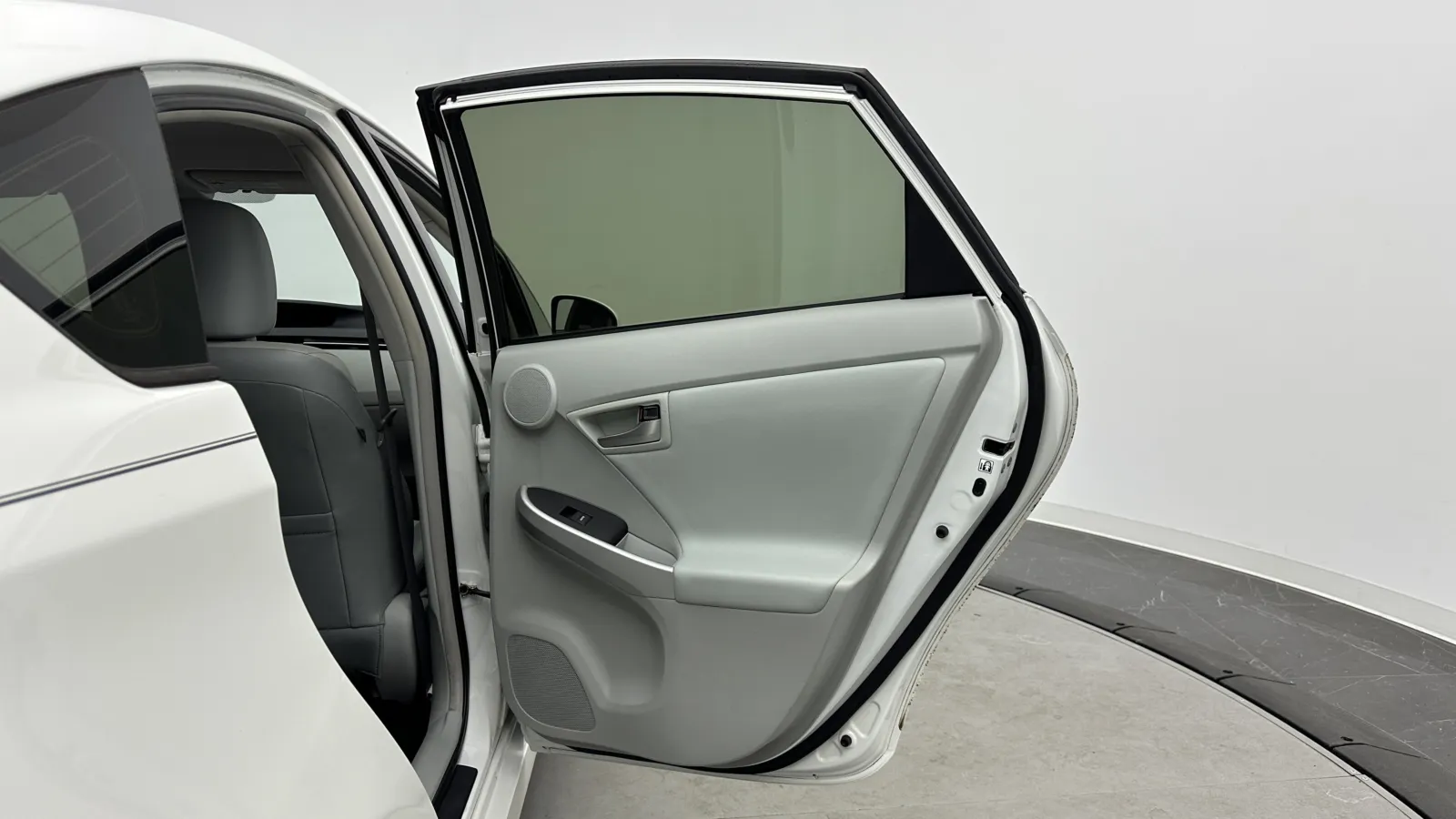 Toyota Prius photo 25