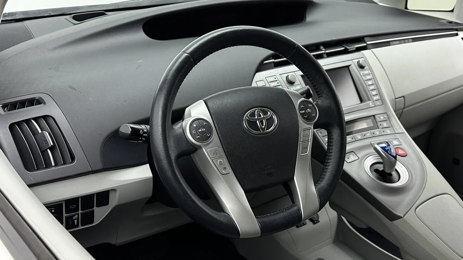 Toyota Prius photo 8