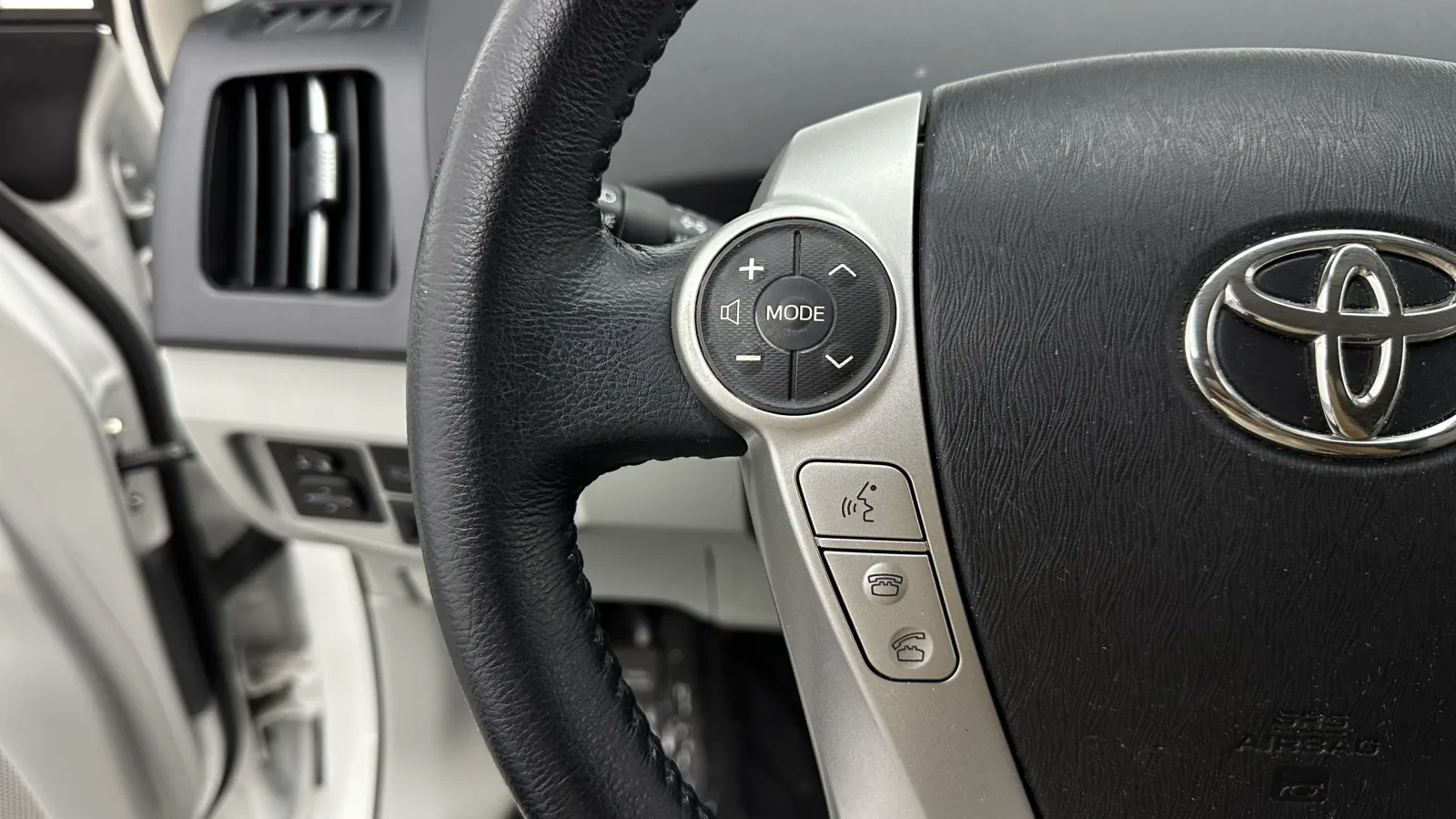 Toyota Prius photo 18