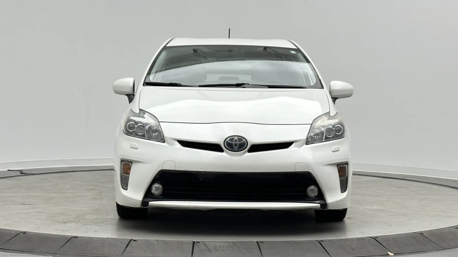 Toyota Prius photo 2