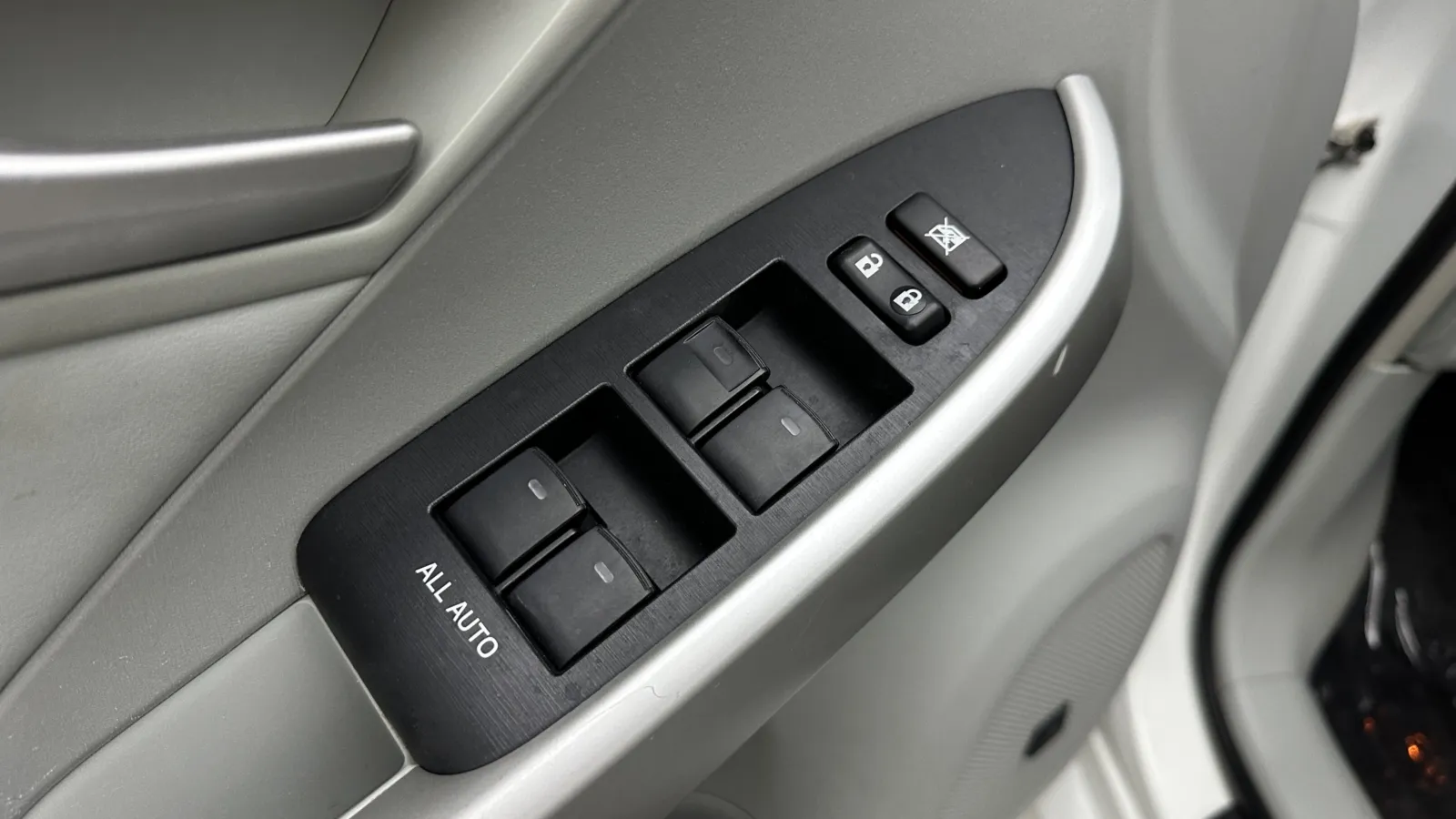 Toyota Prius photo 11