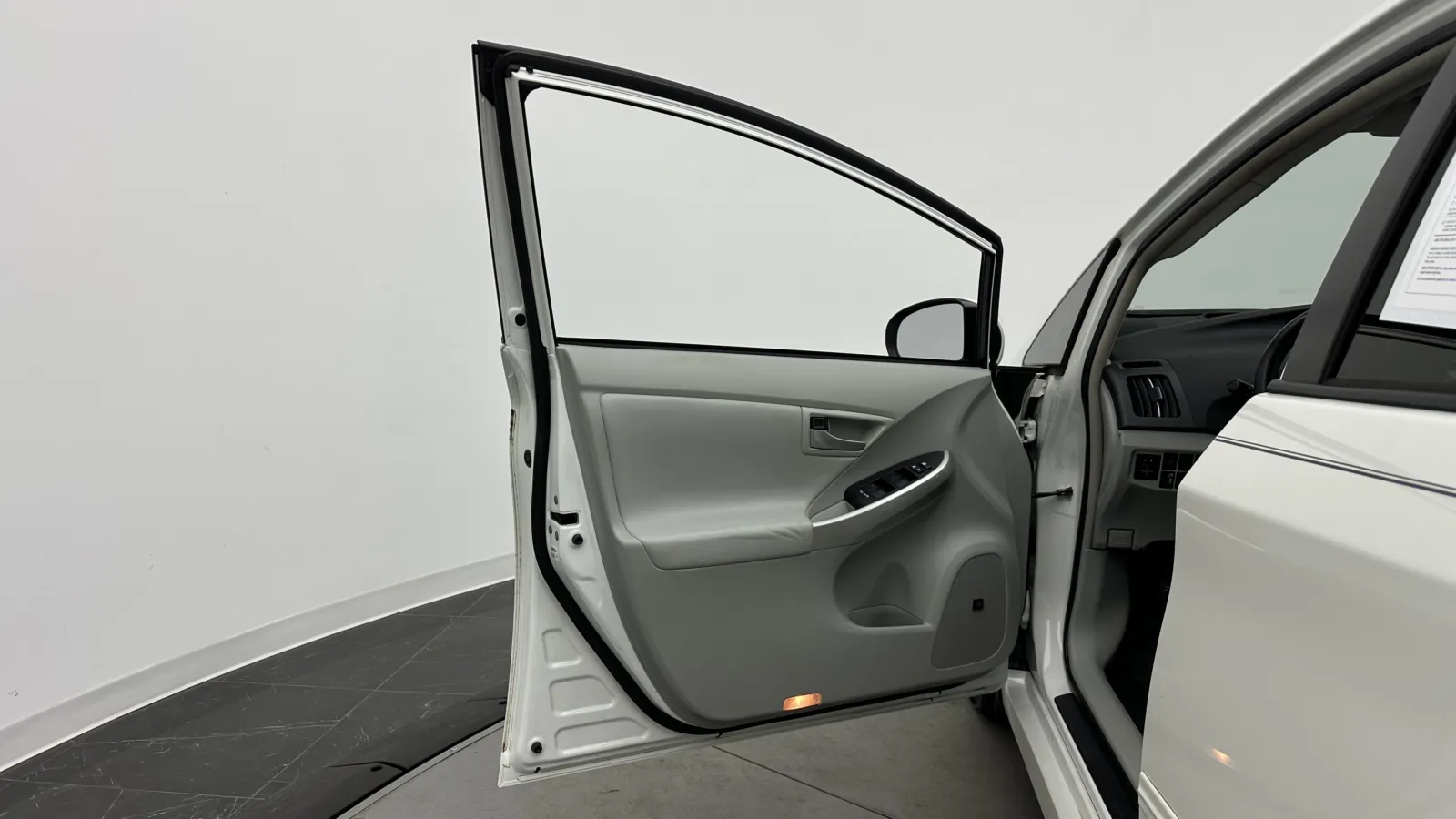 Toyota Prius photo 9