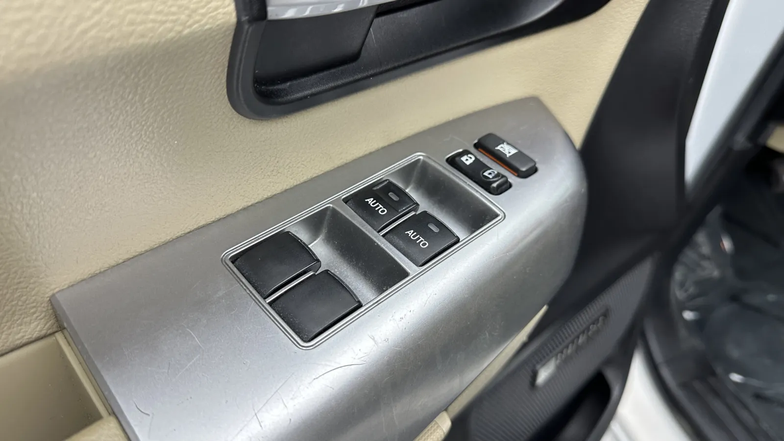Toyota Sequoia photo 14