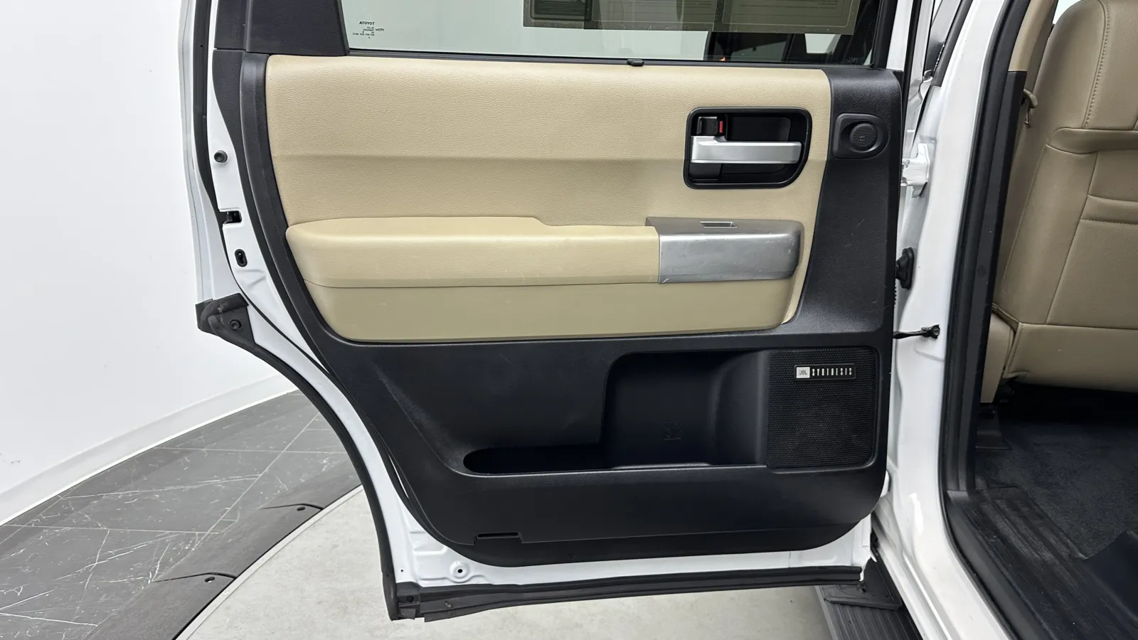 Toyota Sequoia photo 29