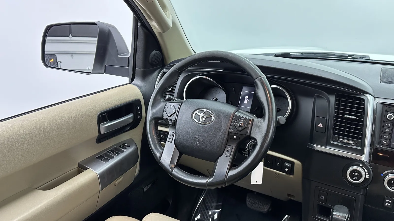 Toyota Sequoia photo 38