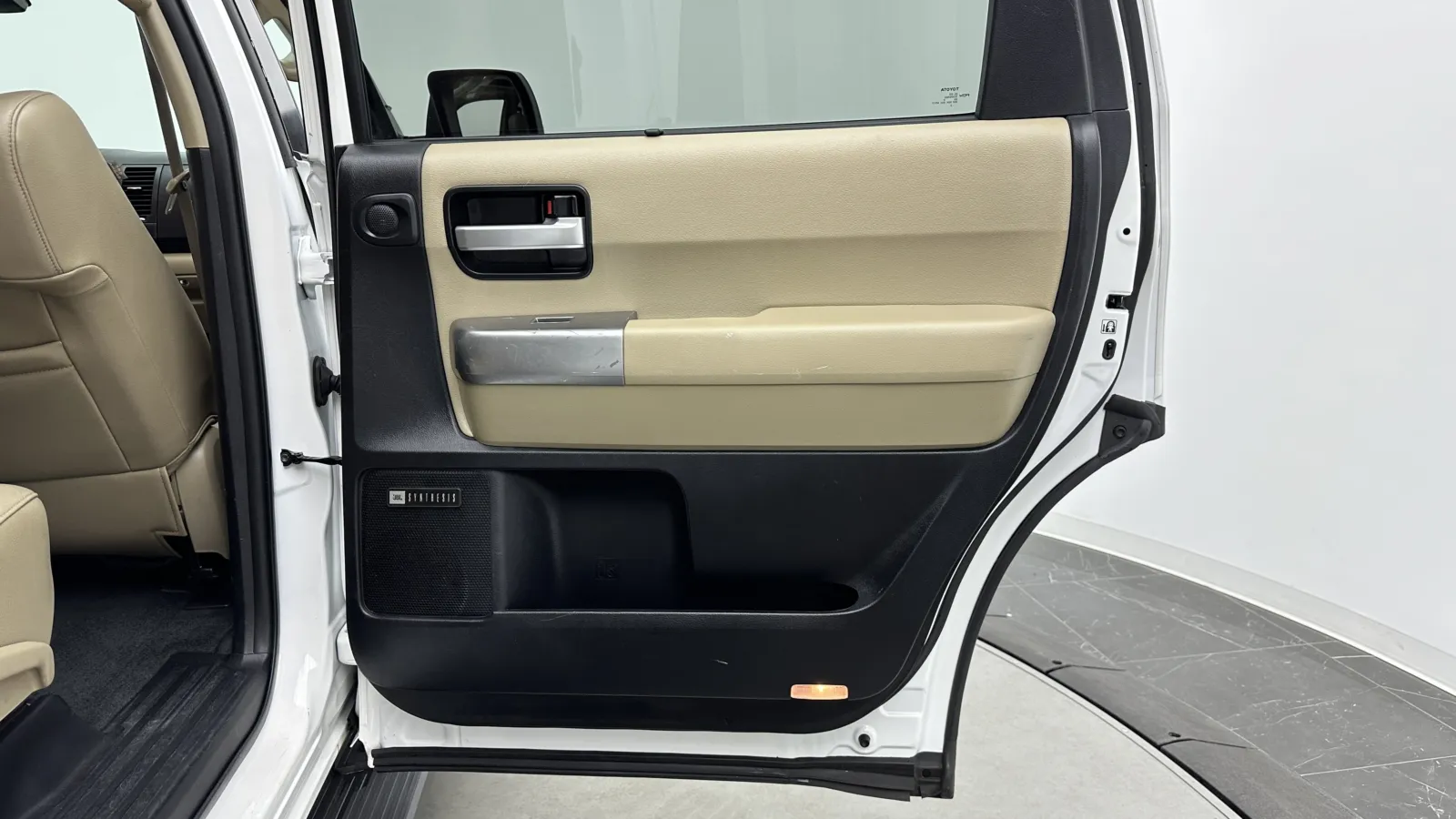 Toyota Sequoia photo 35