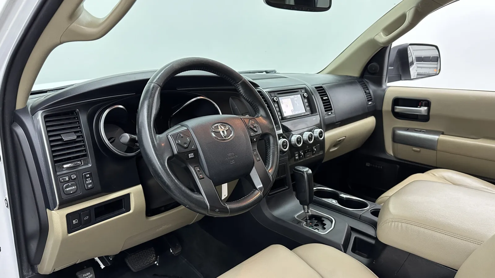 Toyota Sequoia photo 12