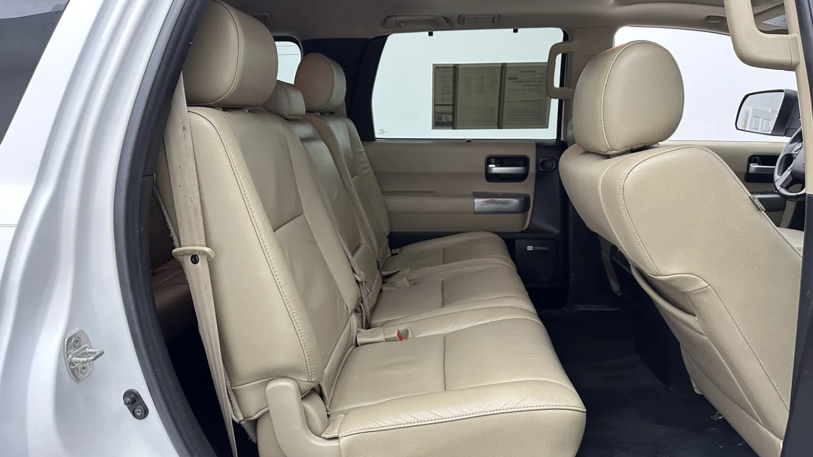 Toyota Sequoia photo 36