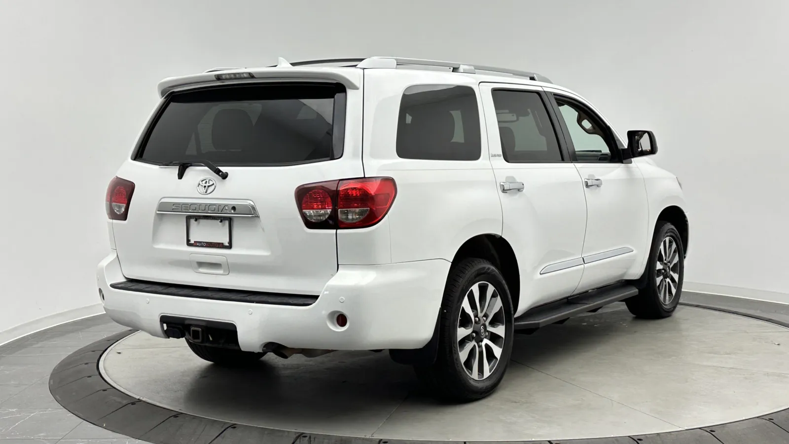 Toyota Sequoia photo 9