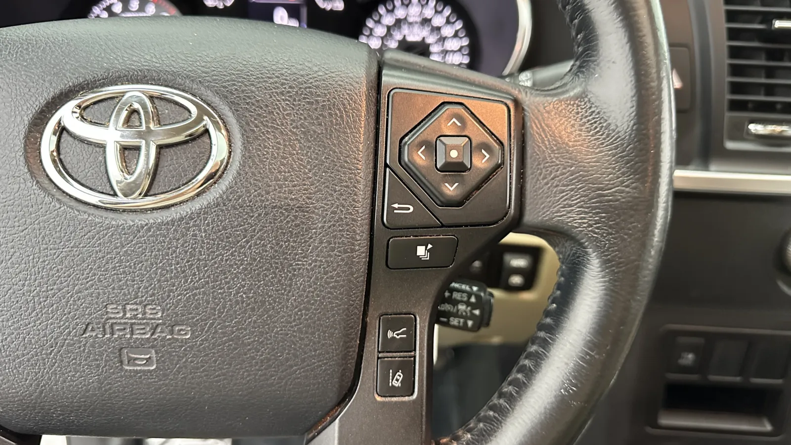 Toyota Sequoia photo 27