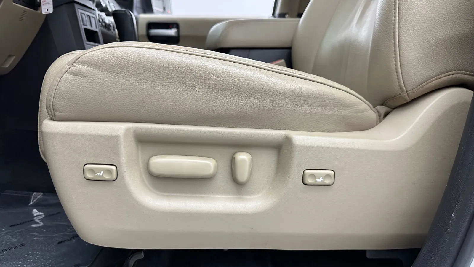 Toyota Sequoia photo 17