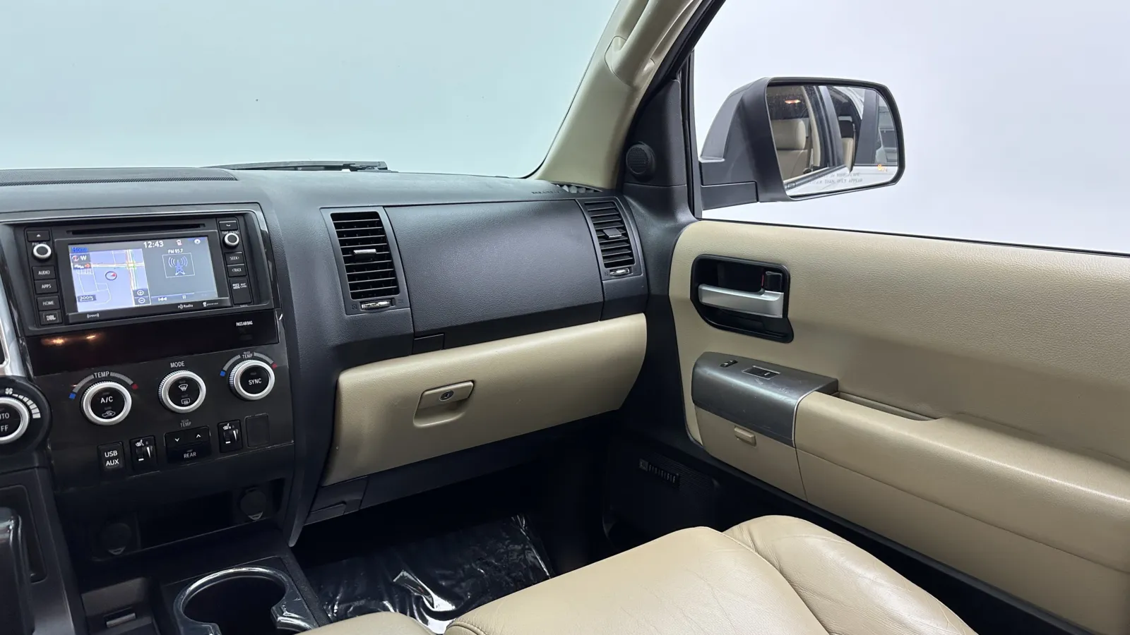 Toyota Sequoia photo 40