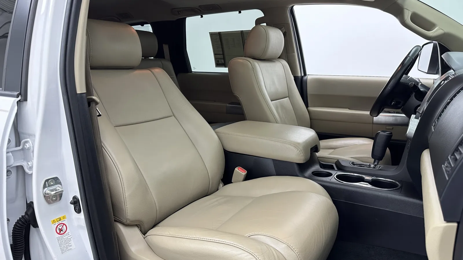 Toyota Sequoia photo 45
