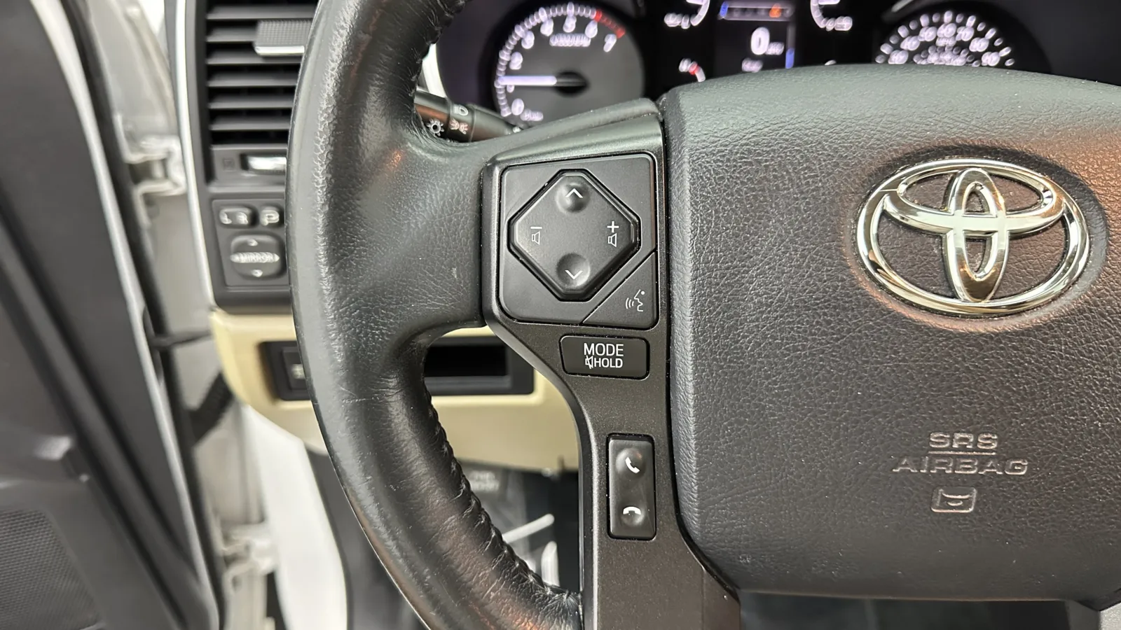 Toyota Sequoia photo 26