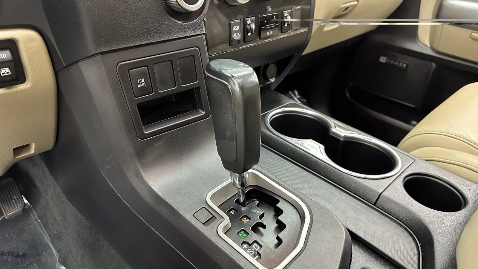 Toyota Sequoia photo 21
