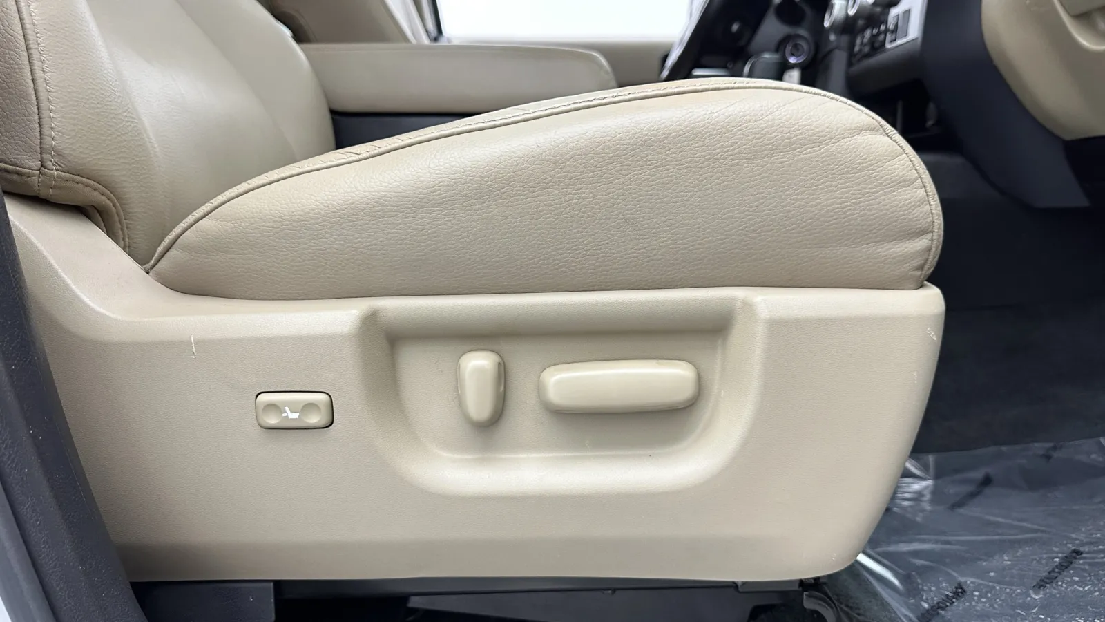 Toyota Sequoia photo 43