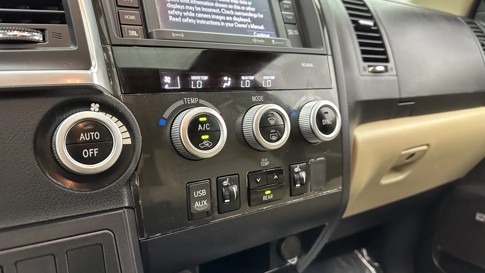 Toyota Sequoia photo 23