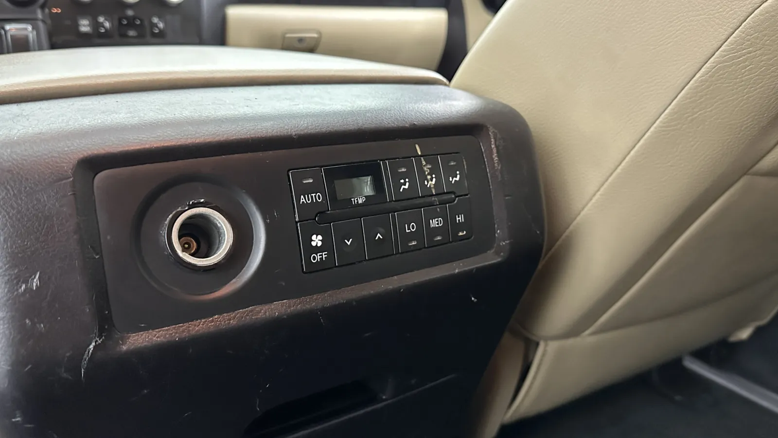Toyota Sequoia photo 31