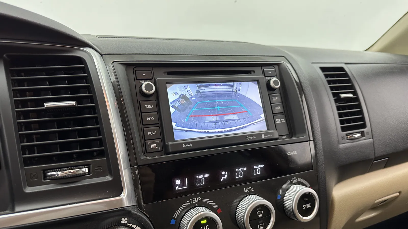 Toyota Sequoia photo 24