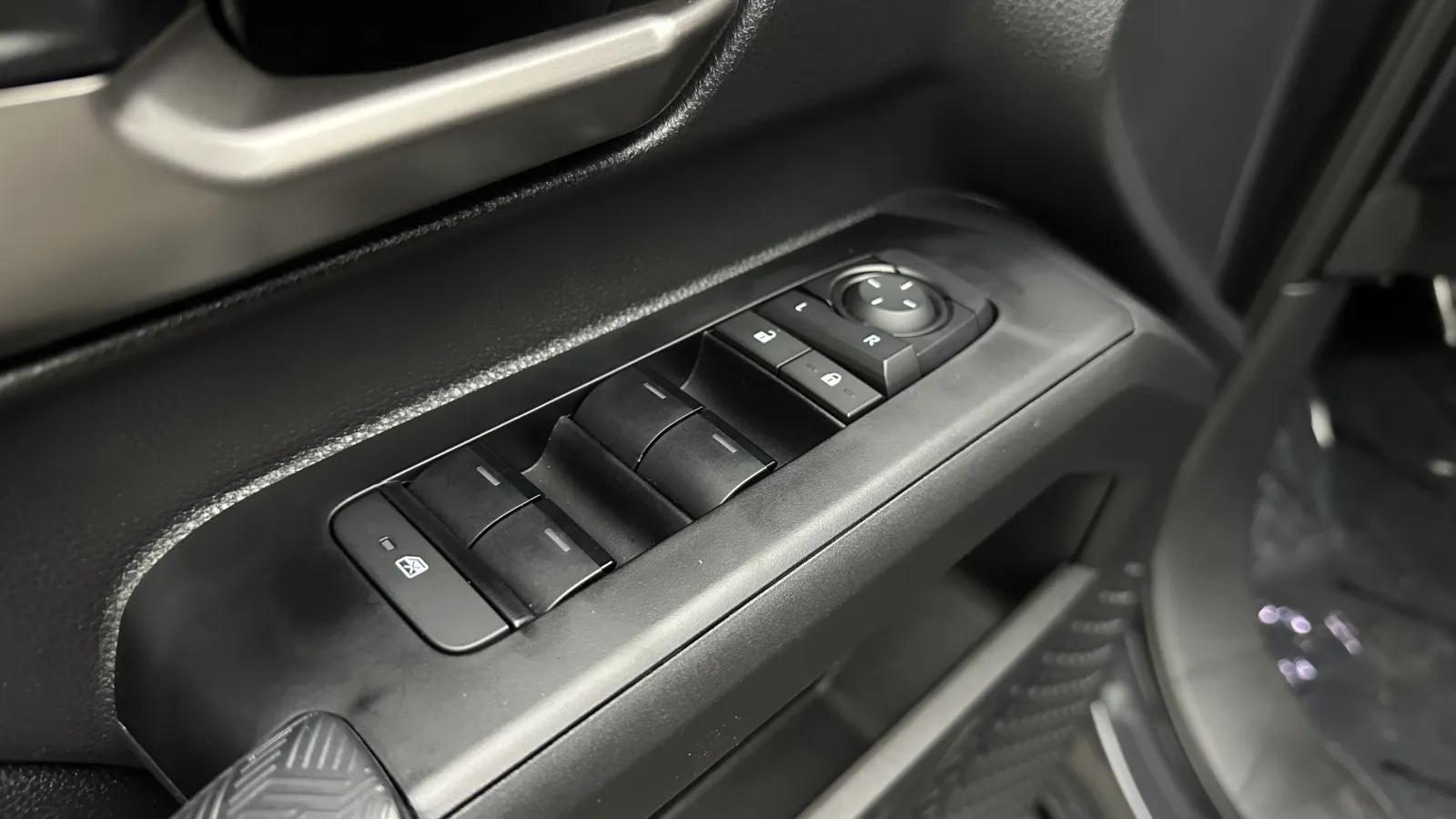 Toyota Tacoma photo 13