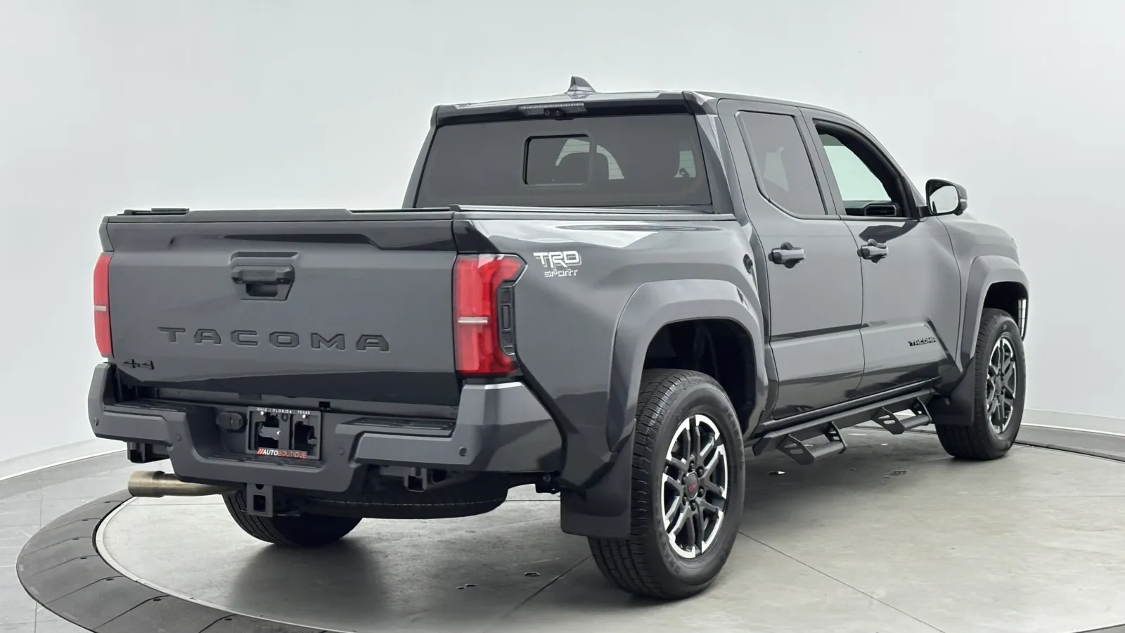 Toyota Tacoma photo 8
