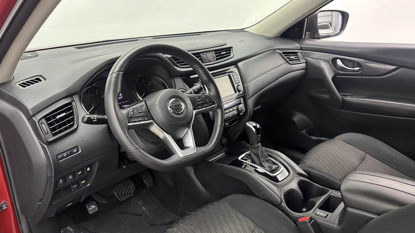 Nissan Rogue photo 14