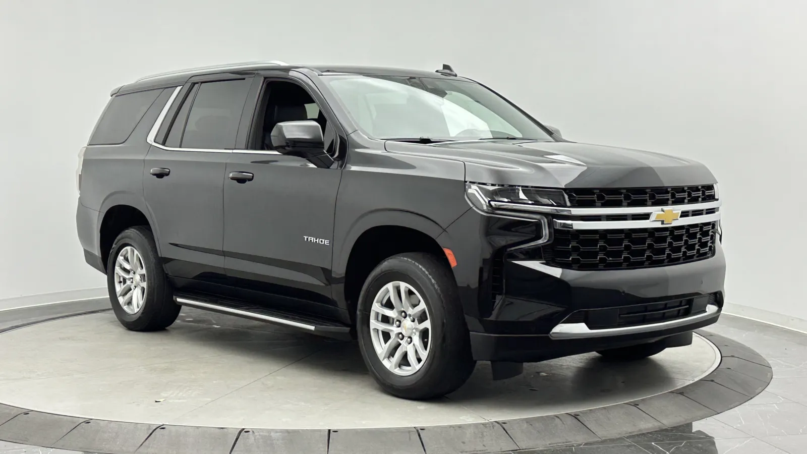 Chevrolet Tahoe photo 3
