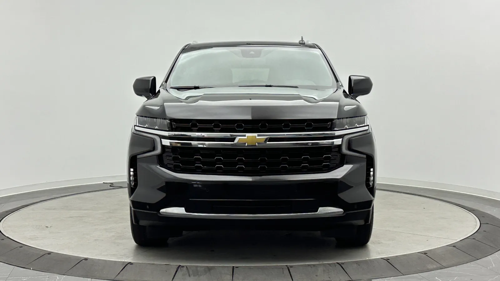 Chevrolet Tahoe photo 2