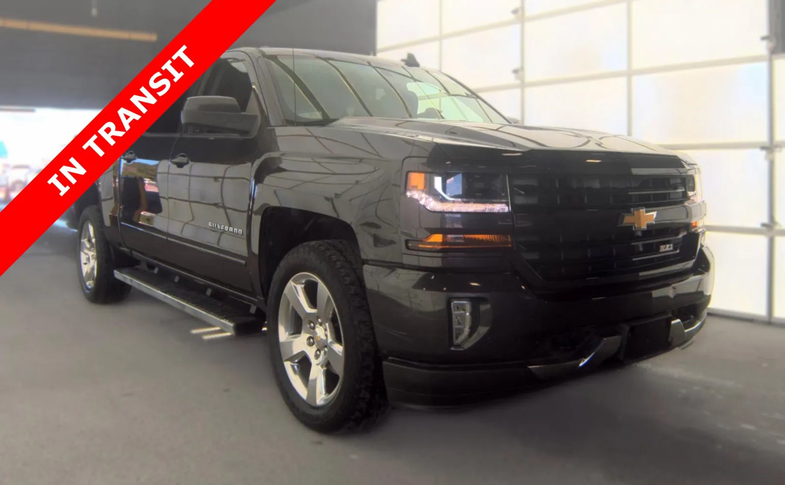 Chevrolet Silverado photo 3