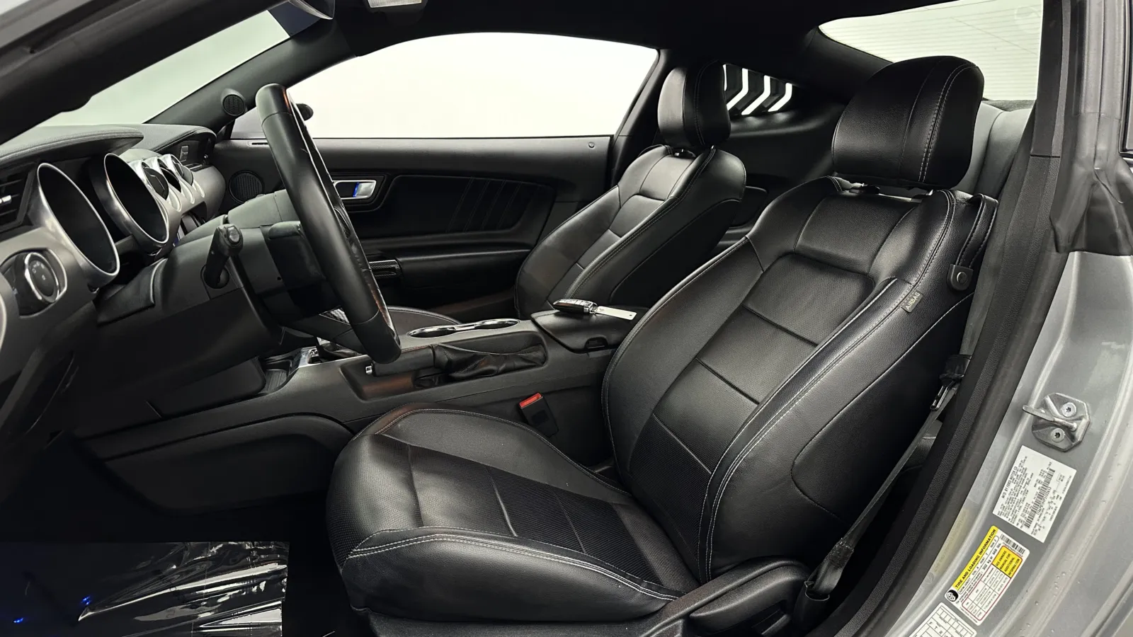 Ford Mustang photo 14