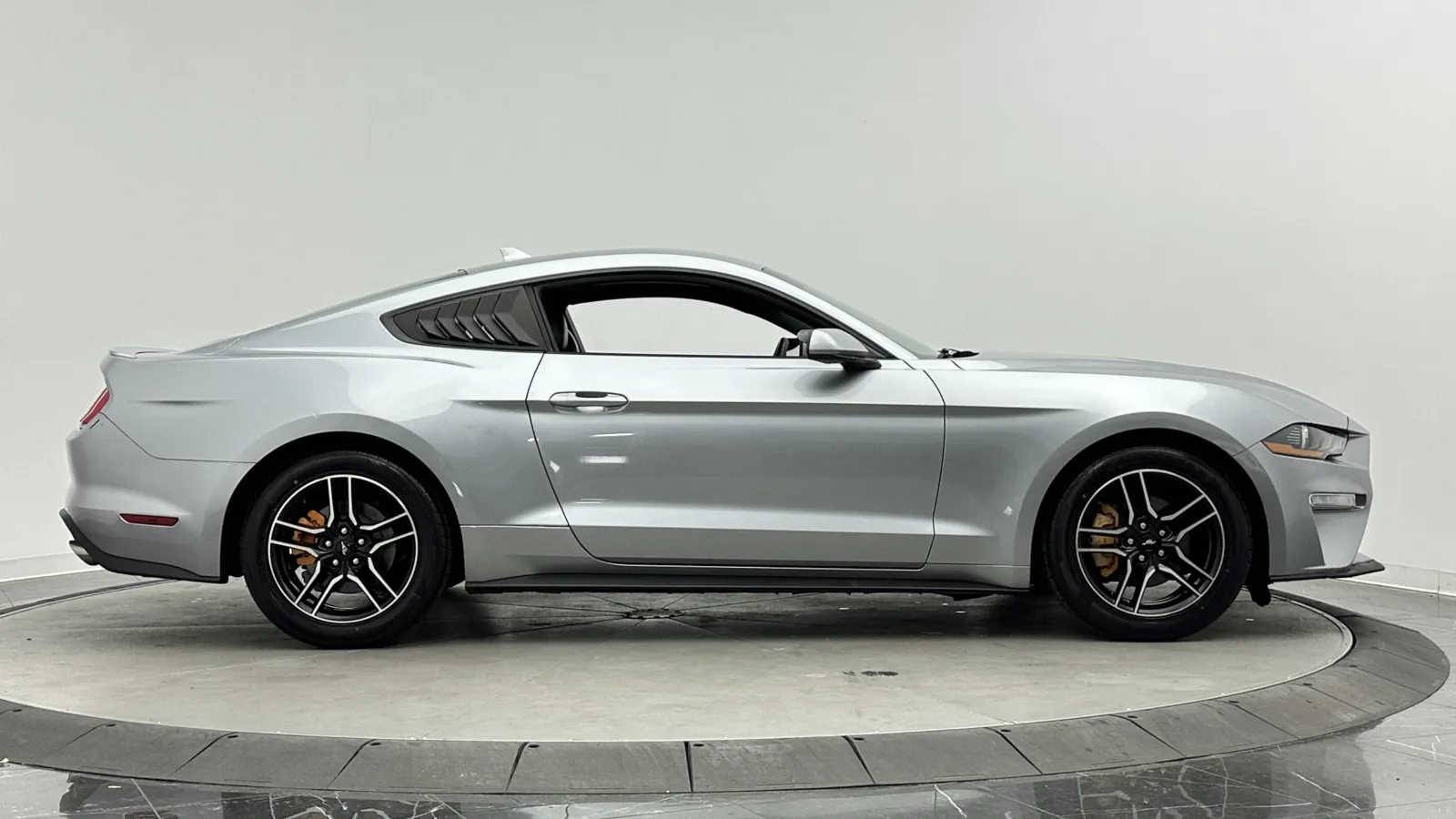 Ford Mustang photo 9
