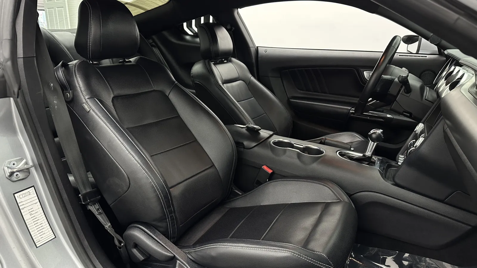 Ford Mustang photo 30