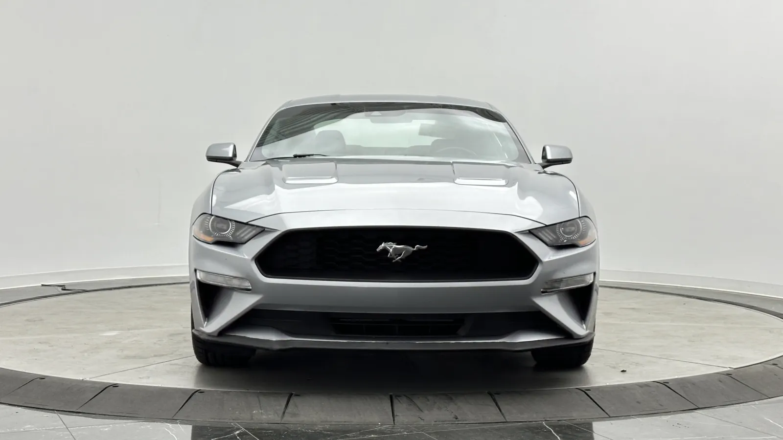 Ford Mustang photo 2