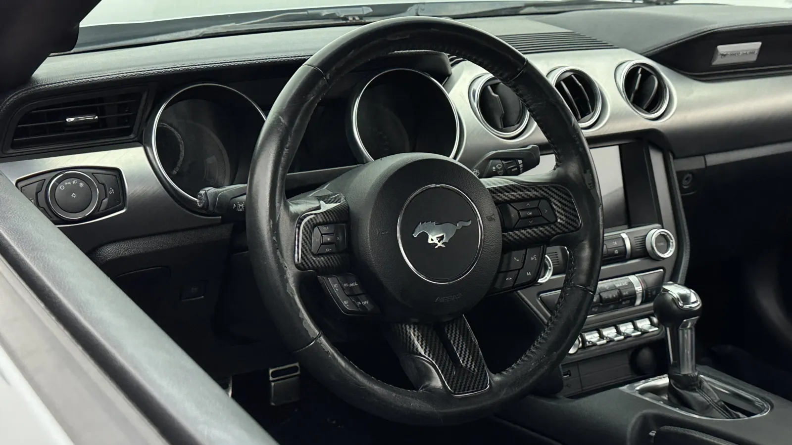 Ford Mustang photo 8